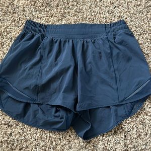 lululemon navy blue hotty hots LR 2.5” brand new without tags